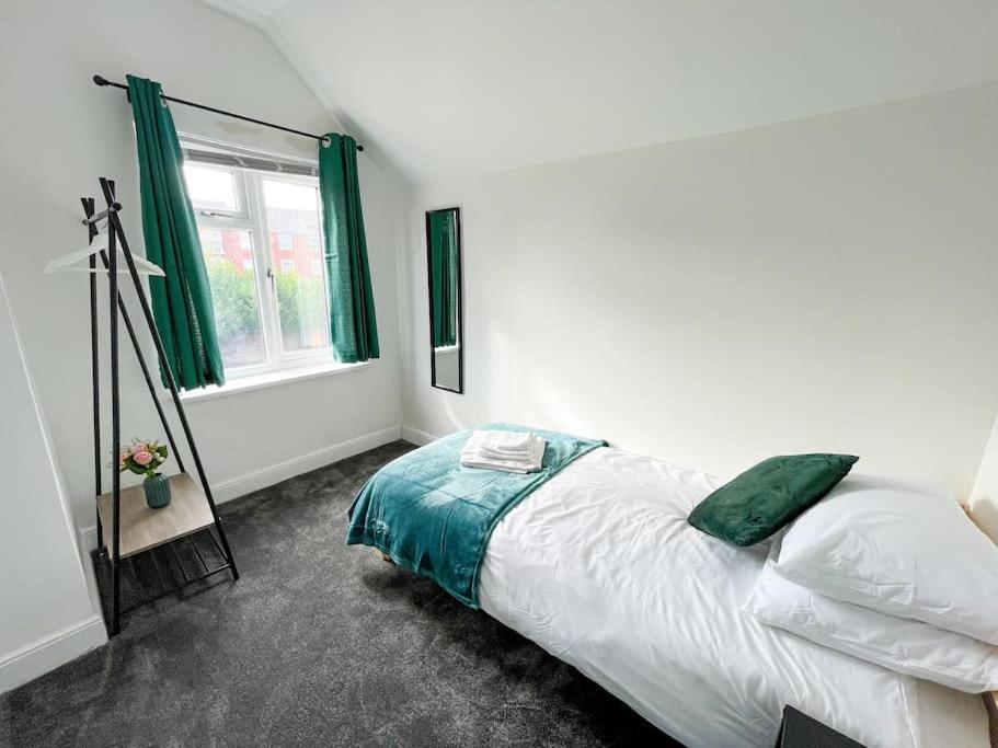 Appartamento Perfect For Contractors & Families! 7 Beds Free Parking Birmingham Esterno foto
